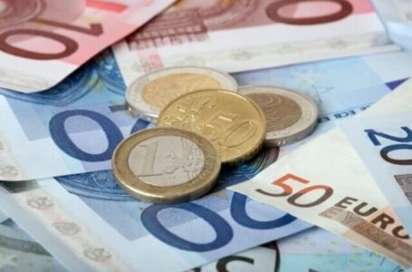 Ministrė A. Pabedinskienė: „Pateikiami nutarimo projektai: minimalioji mėnesinė alga didės iki 350 eurų jau nuo naujų metų“