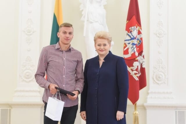 Šalies vadovė pasveikino plaukiką A. Šidlauską iškovojusį bronzos medalį