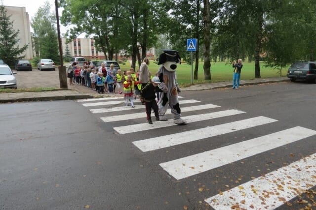 Kaip mažieji su Amsiu Kelių eismo taisykles pakartojo