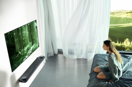 Lietuviai neįsivaizduoja dienos be TV, bet kaip ją žiūri – stebina dar labiau