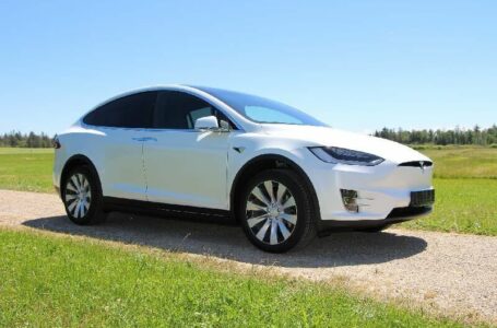 „Tesla“ prekybos Lietuvoje startas: per mėnesį daugiau pardavimų nei visus šiuos metus