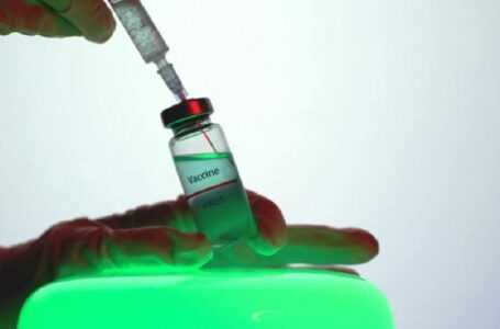 „Vaxzevria“ vakcina Lietuvoje ir toliau galės skiepytis visi gyventojai nuo 18 metų