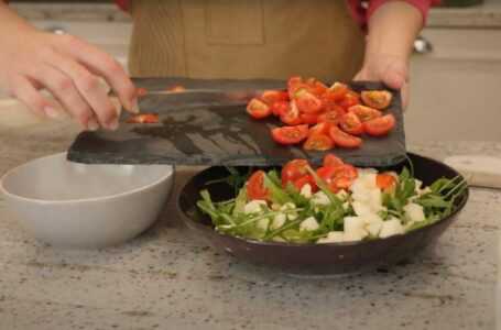 Simonos Albavičiūtės šaldytuvo apžvalga: iš gendančių produktų pavyko pagaminti salotas