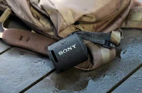 „Sony“ pristato kompaktišką nešiojamą „EXTRA BASS“ serijos kolonėlę