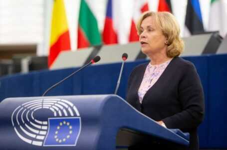 EP narė R. Juknevičienė: „Turime siekti, kad jau 2023 metais Ukraina būtų pakviesta deryboms dėl kandidatūros Europos Sąjungoje”