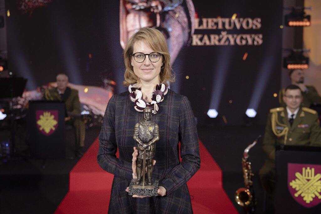 2021 metų „Lietuvos karžygio“ apdovanojimas  įteiktas diplomatei Justinai Jakavonytei – vienintelei „Kabulo vienuoliktuko“ operacijoje Afganistane dalyvavusiai civilei (fotogalerija)