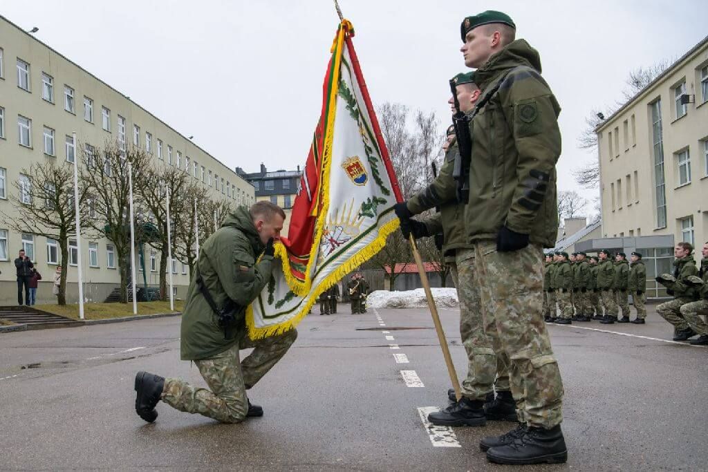 Karo akademijoje prisiekė Jaunesniųjų karininkų vadų mokymų klausytojai