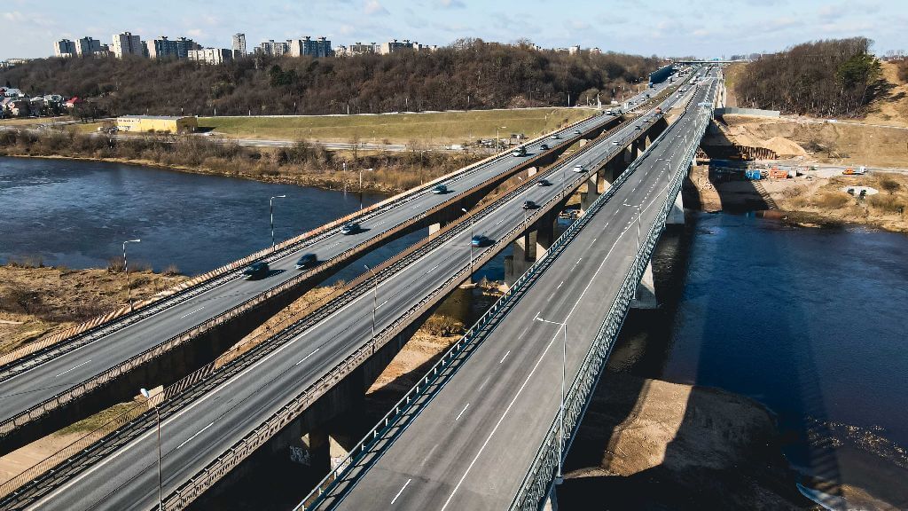 Paleistas eismas per naujai pastatytą tiltą Kaune