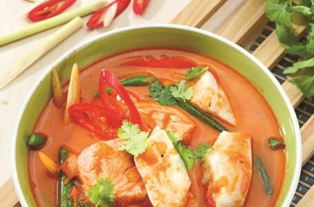 Žuvų populiariausioji –  lašiša: išbandykite tailandietišką jos skonį (receptas)