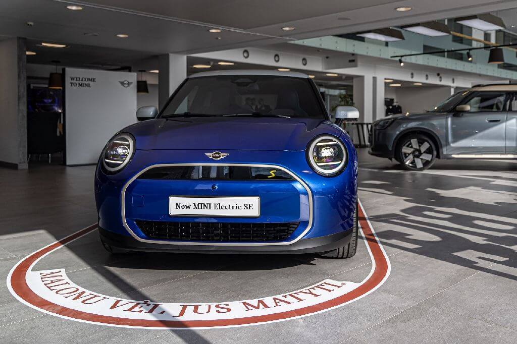 „Mini“ pristatė naujos kartos „Cooper SE“ ir „Countryman C“ automobilius