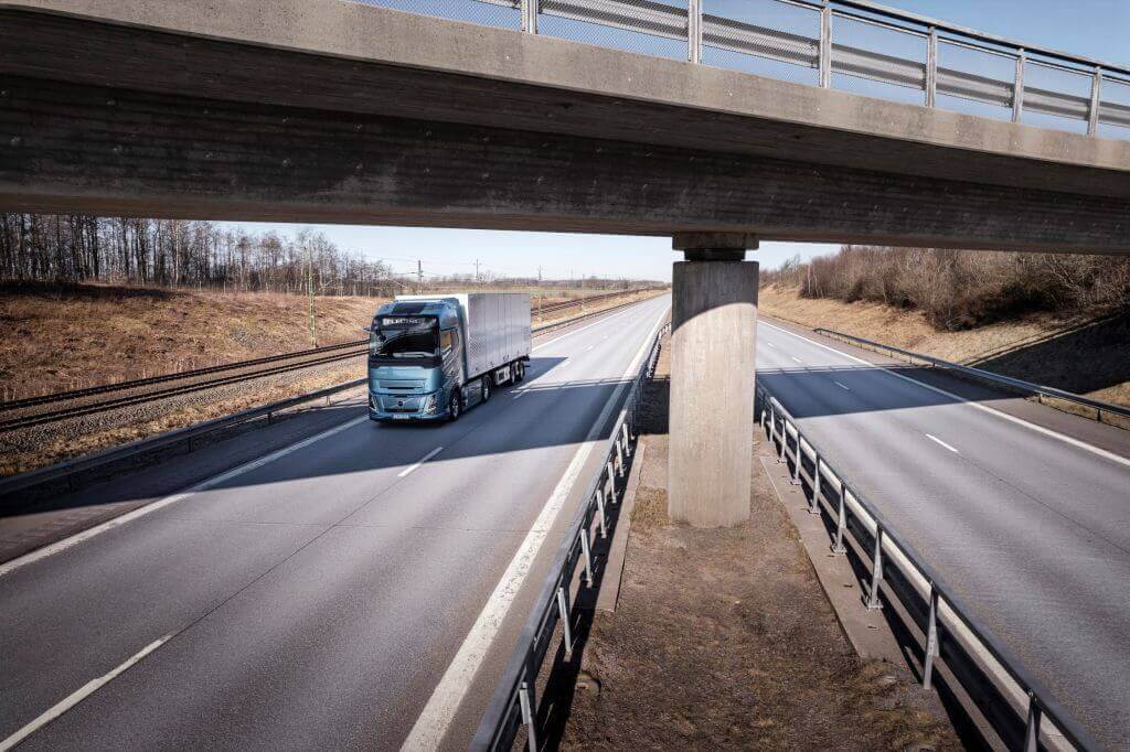 „Volvo“ gavo 300 elektrinių sunkvežimių užsakymą iš DSV