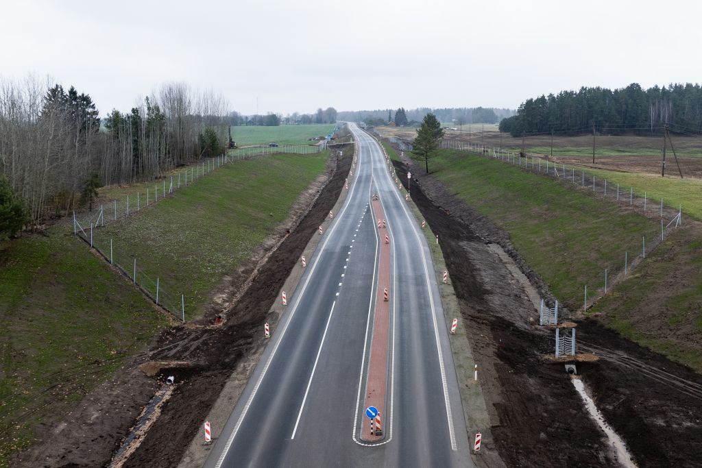 „Betonkės“ era juda pabaigos link: eismui atidarytas atnaujintas 30 km kelio ruožas nuo Molėtų iki Utenos