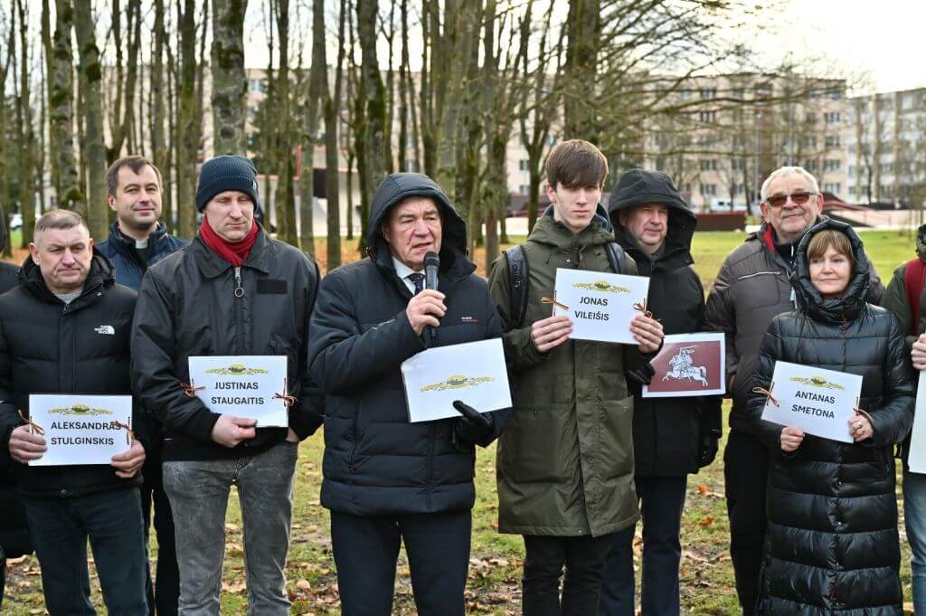 Panevėžyje pasodintas Signatarų ąžuolynas (video)