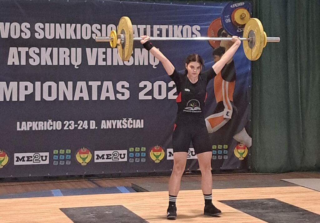 Panevėžio sporto gimnazijos sunkiaatletė pasiekė naują Lietuvos rekordą